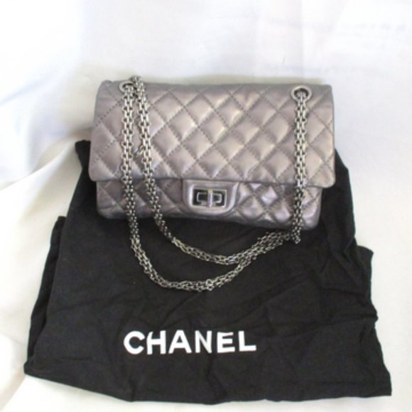 CHANEL Handbags - CHANEL CLASSIC DOUBLE FLAP Quilted Leather Bag